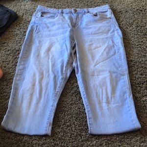 Cute light wash blue jeggings!